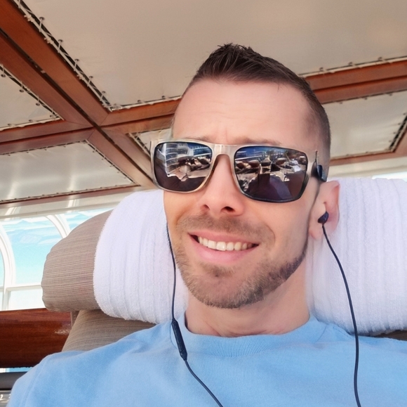 Meet your Posher, Brandon - Picture 5 of 11